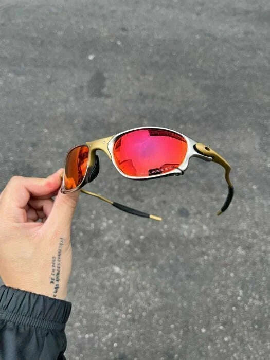 0E9763E8-C951-475E-9353-B98259731949