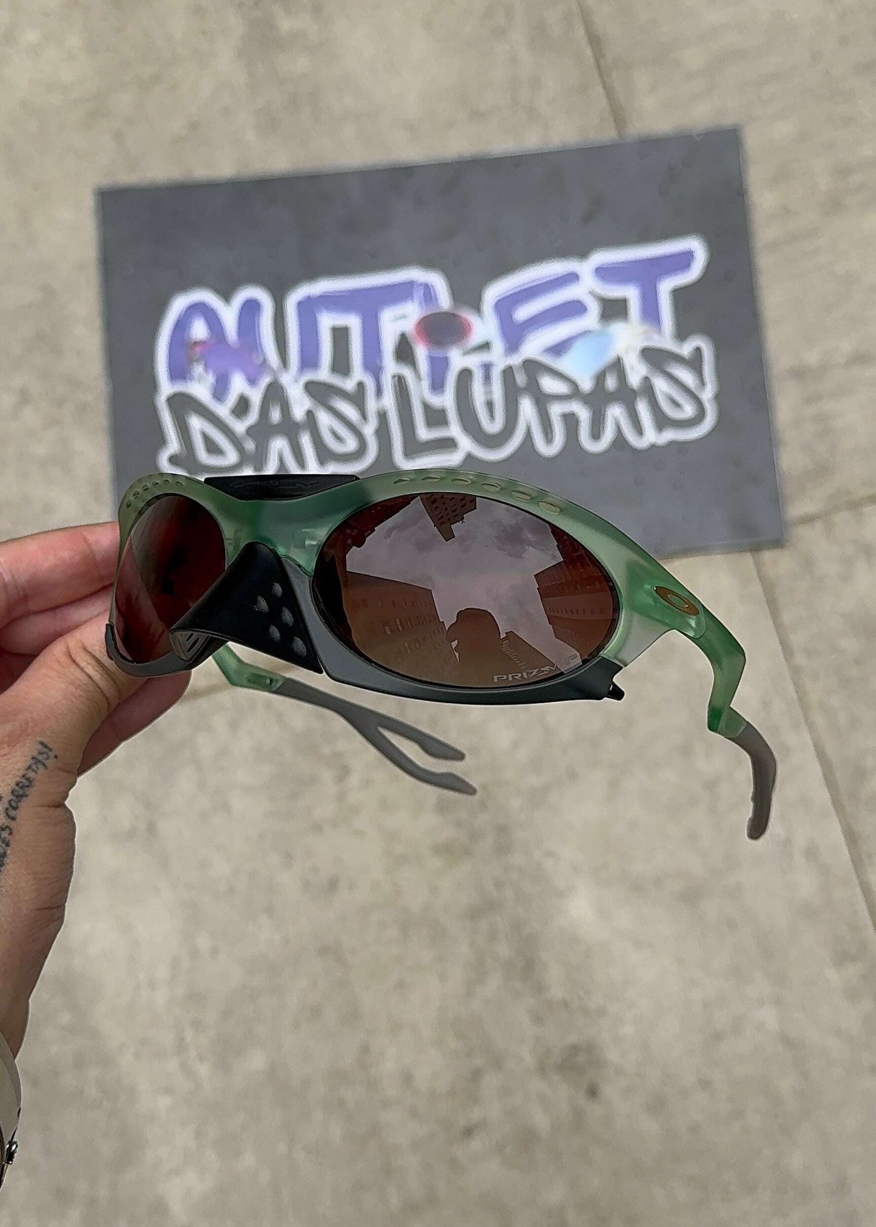 1DD9CEE3-EF93-4FB7-8994-B4ED4C427EB3