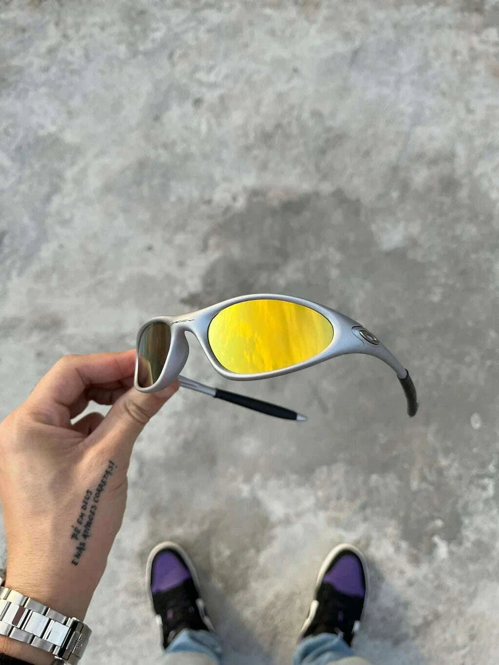 3B42A038-7BD6-4E54-8838-1C55880E78AB