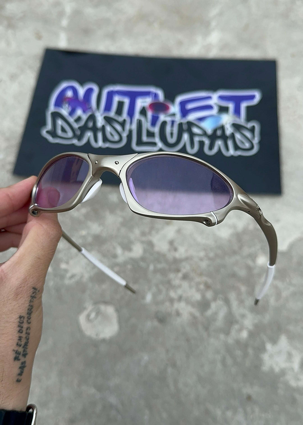 4D075CF6-1208-4352-9BBC-65293E479ECB