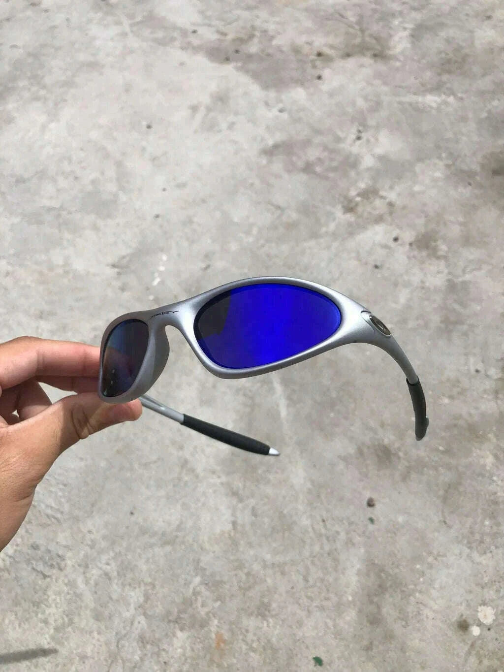 4E864972-AC5C-4113-AE5A-571894CA34F2