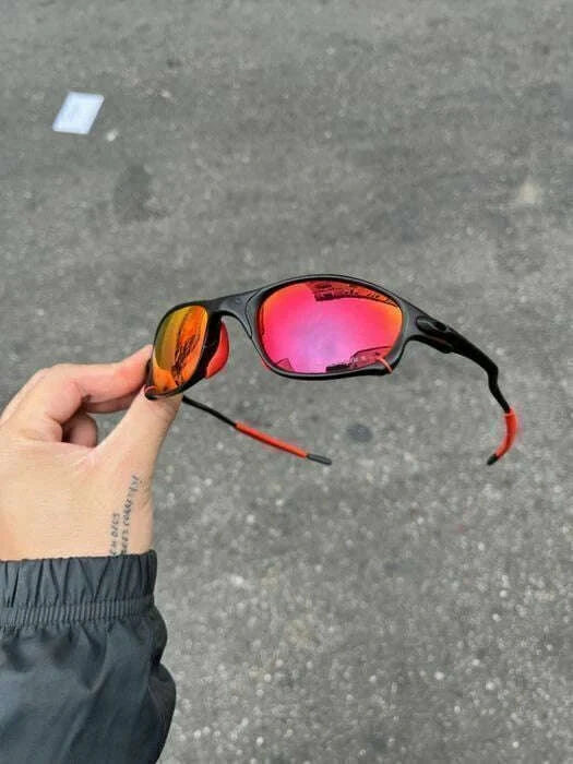 6EDEFD62-4B79-419A-9F2E-0F7FE19A6B2E