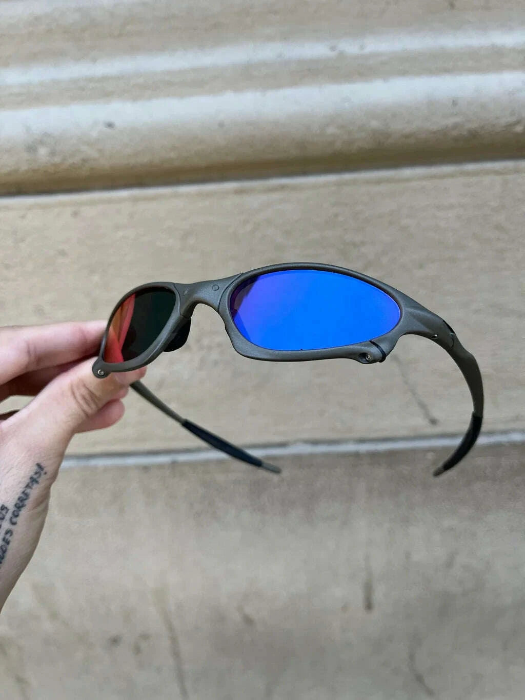 8960B420-2C46-492E-9798-8C37DFDB33E7