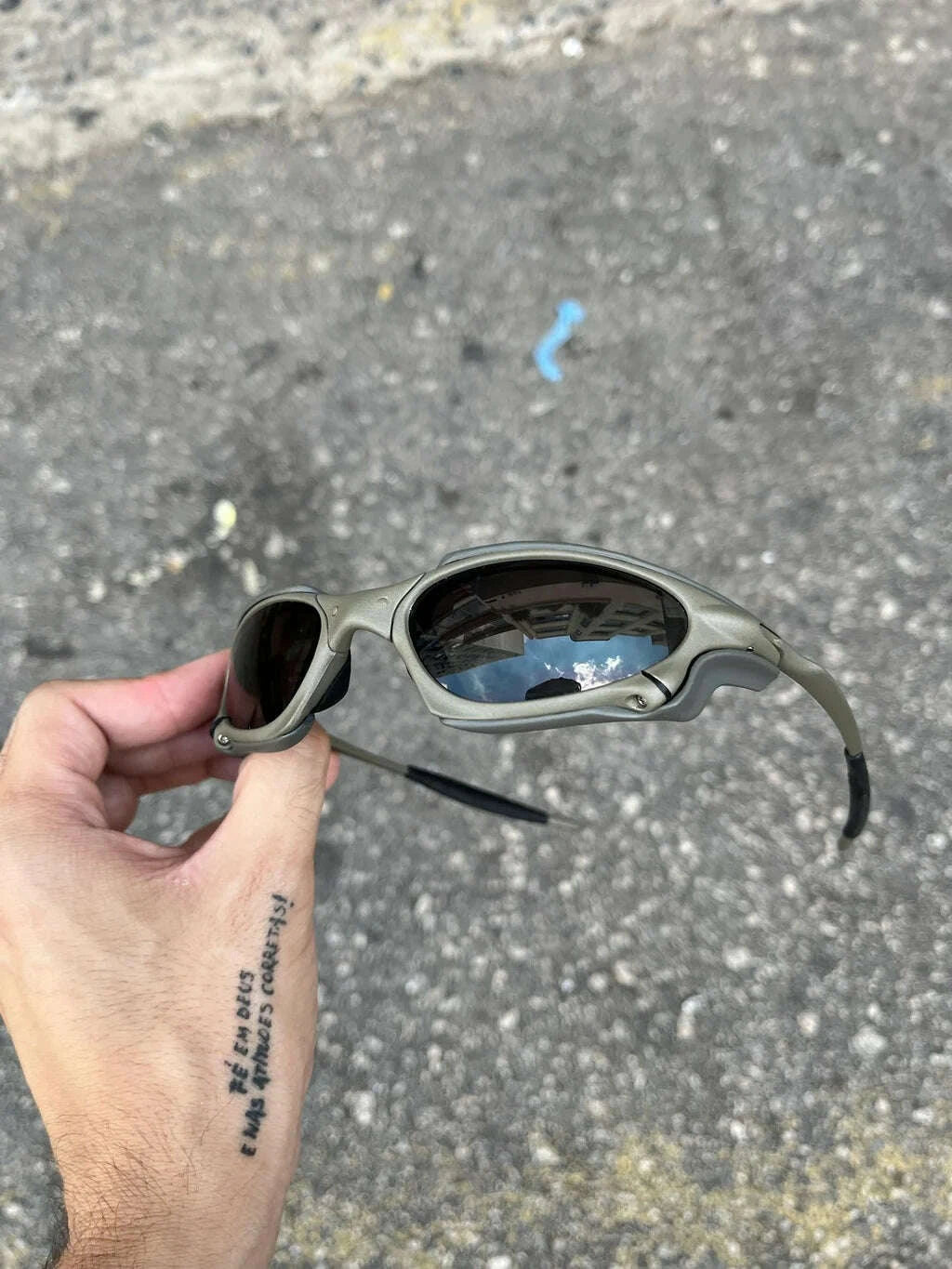 98078526-7AC5-4BFA-ACFF-E0C1F2A98370