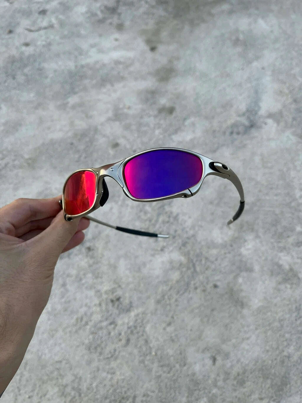 AC505114-0EBD-473B-982D-76E8F69231CD