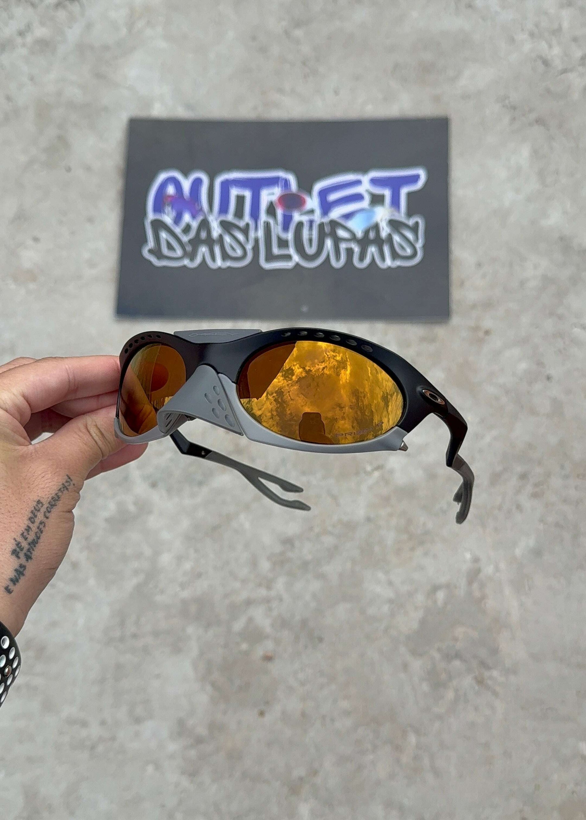 B11A9350-F030-4570-B398-78F152B7C1AE