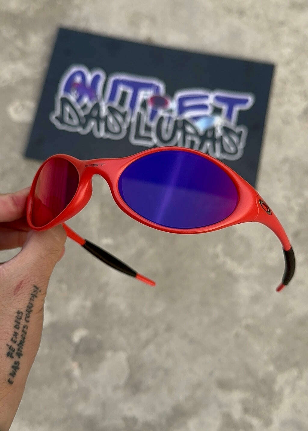 B9B48755-9D29-4073-BEE5-C2F2180236B8