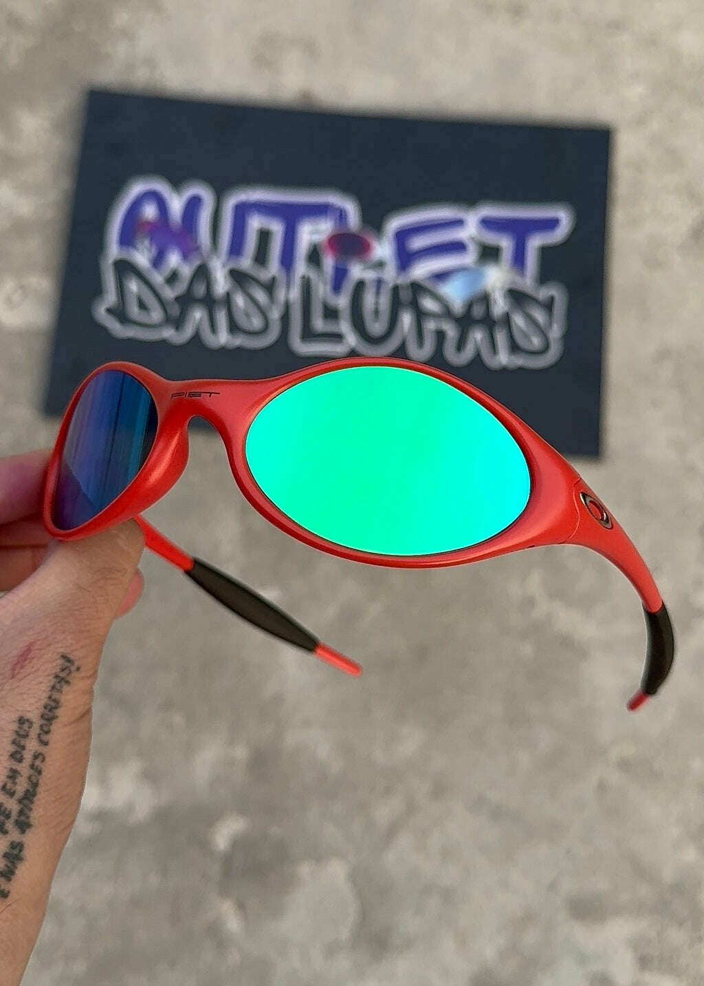 C3CF33C9-4B7C-4981-857F-8DE71E3F6D72