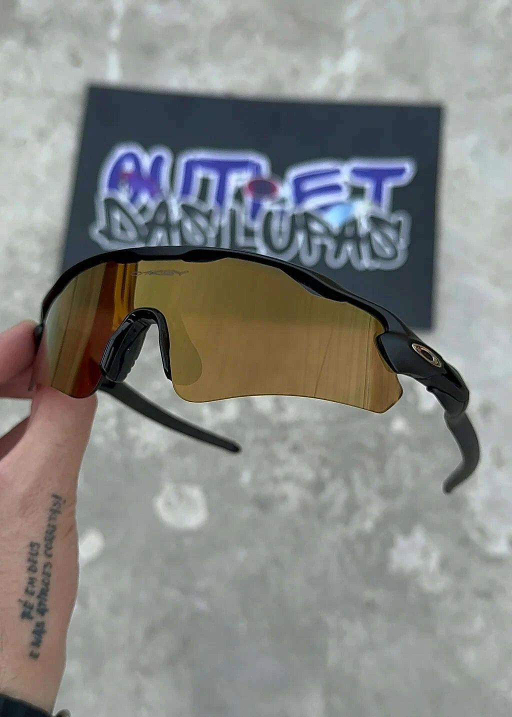 D6351CE0-1105-4EBE-98A8-62CF1F57053E