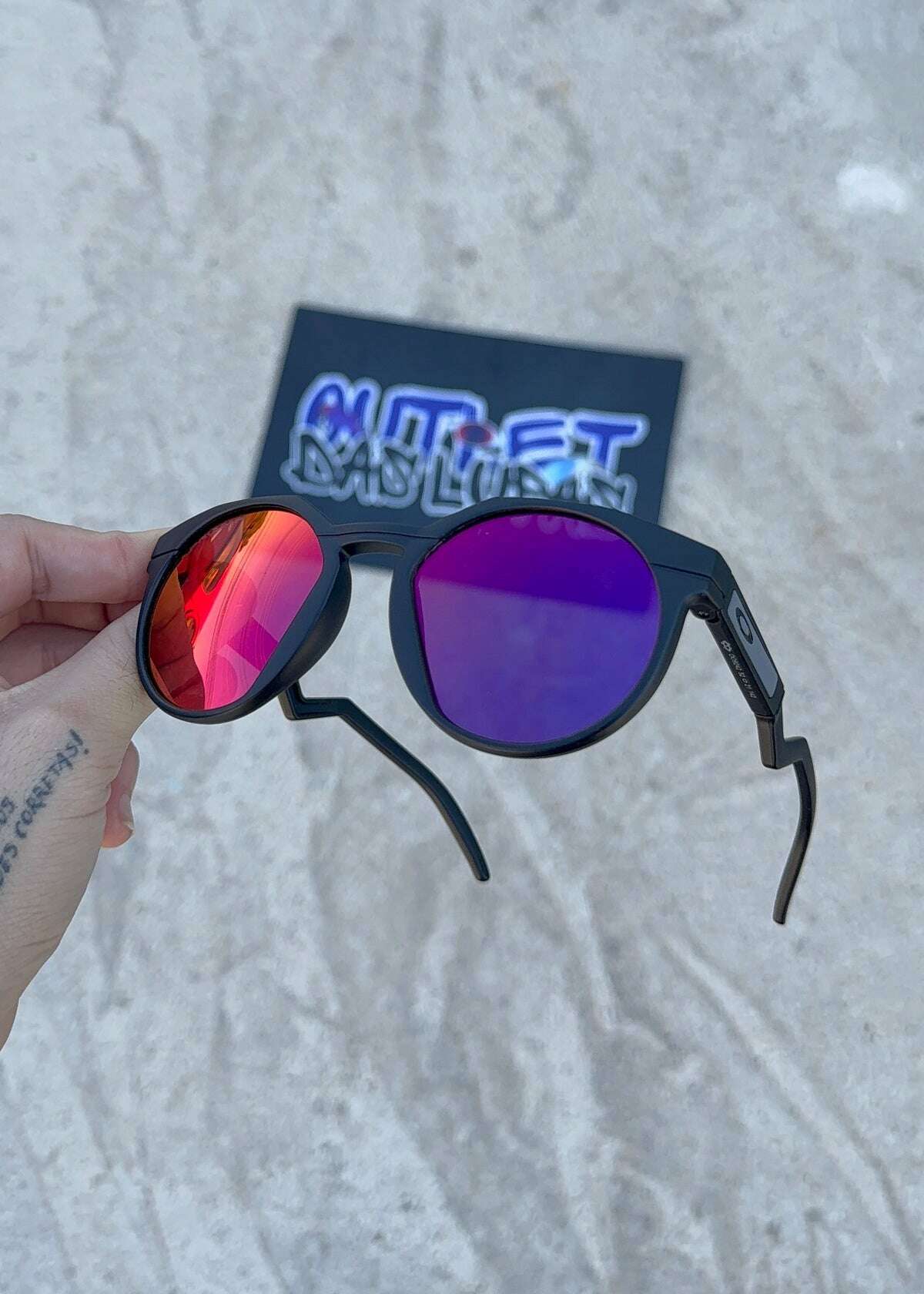 DAACEAB5-8A9A-4BA9-8EAF-1F5CDF40F800