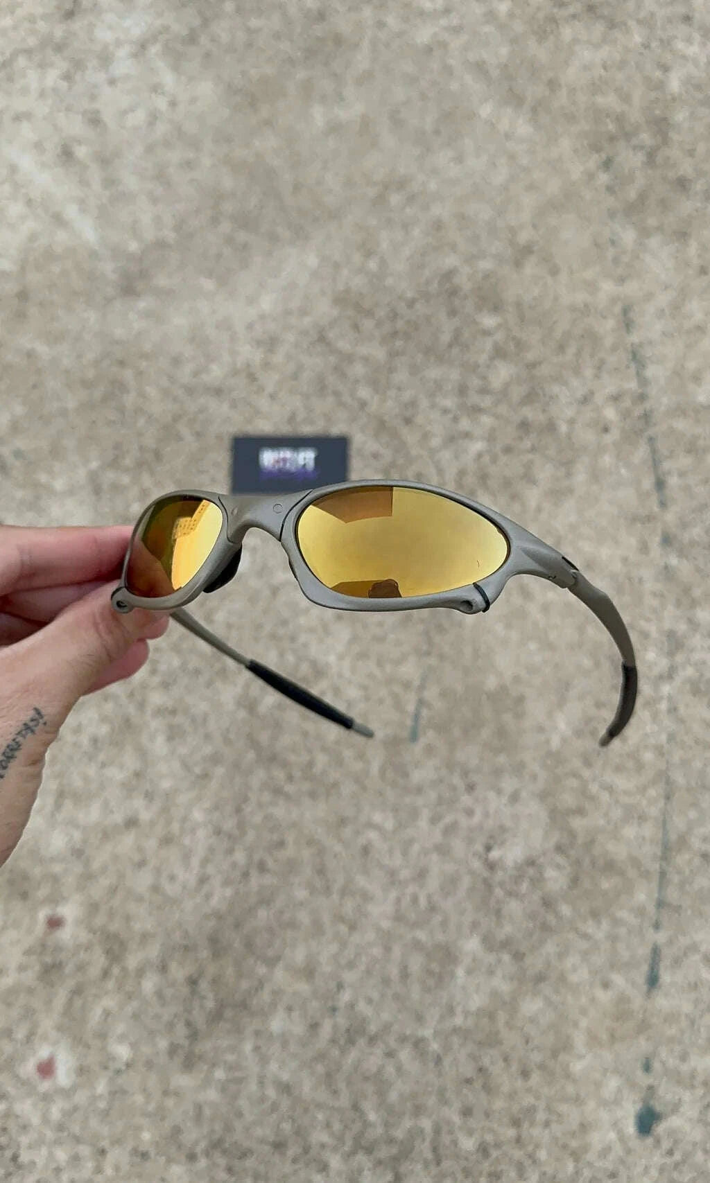 E1C15FB3-CA7B-4AF6-A2C9-0114ABABAB03