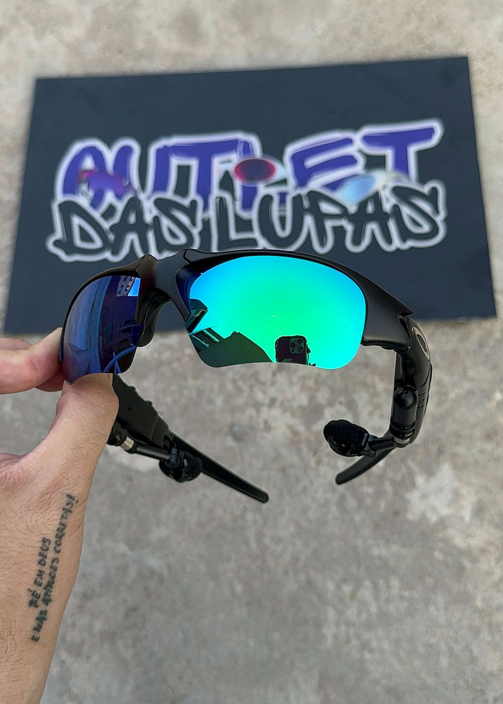 E20EDF96-1300-4008-BAEB-722F1265A605