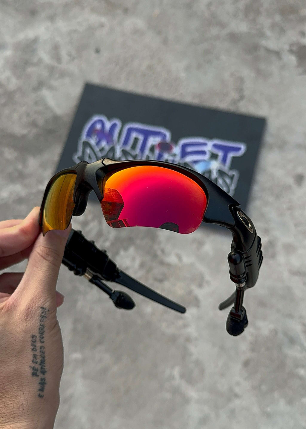 E2C664E3-0D23-404D-B6E9-EBB48DE869D1