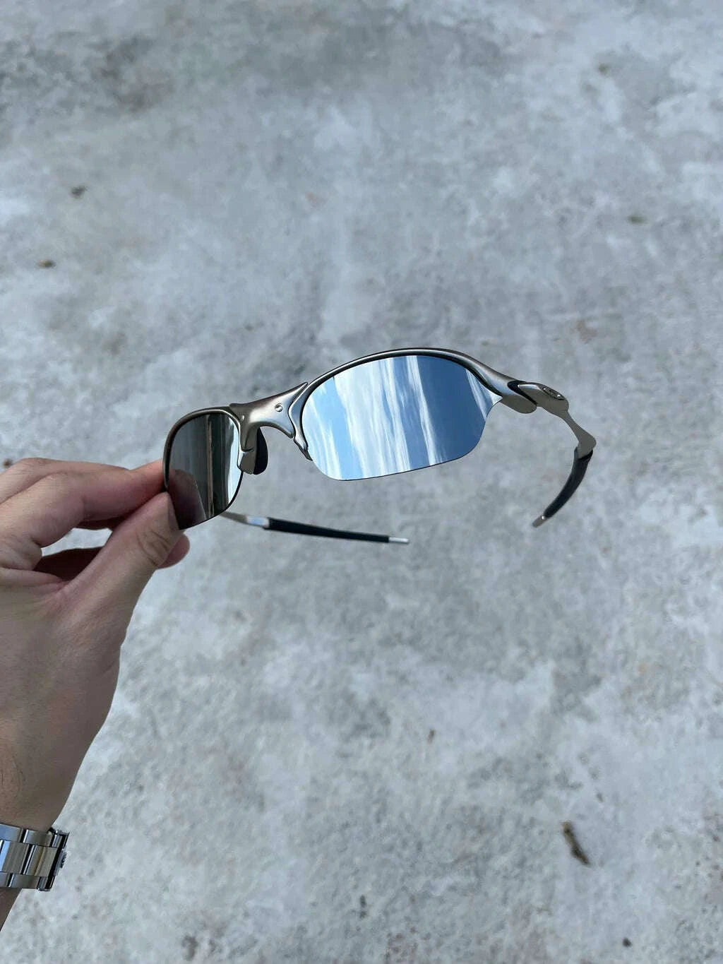 FABD0A3E-00B9-4CA7-91BE-8C0165D83777